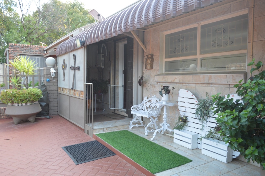 6 Bedroom Property for Sale in Doringkruin North West